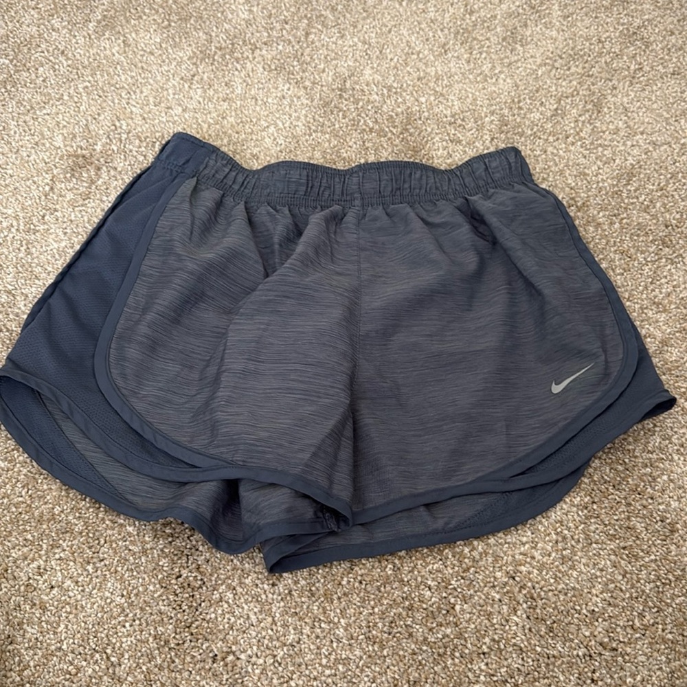 Women’s Nike Shorts with liner Sz Small